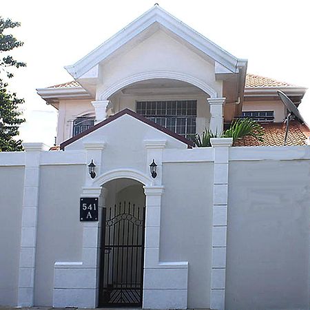 Palompon Leizel'S Bed & Breakfast מראה חיצוני תמונה