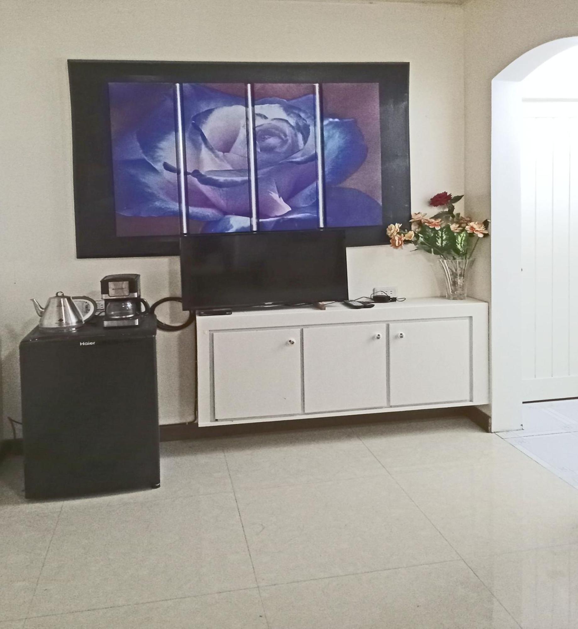 Palompon Leizel'S Bed & Breakfast מראה חיצוני תמונה